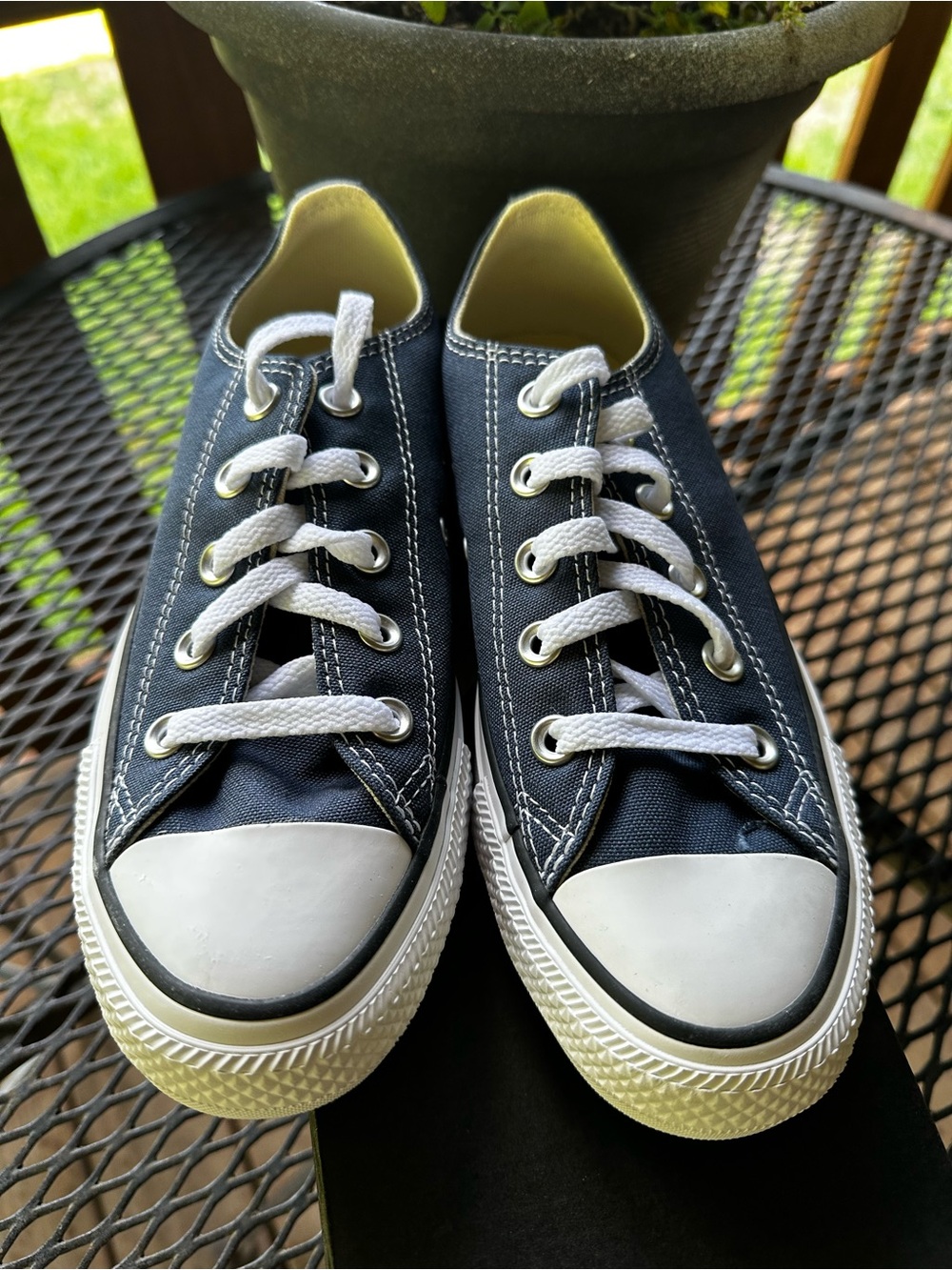 Converse women’s 6